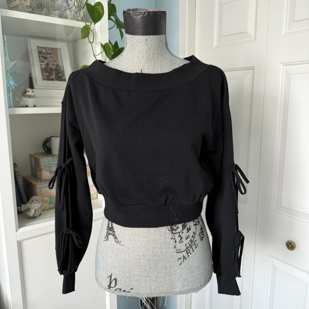 INGNI (Japanese Brand) Black Ribbon-Sleeve Cropped Top – Size M/Small, NWT